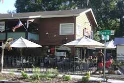 Orlando pet friendly restaurant: hurricane's grille and wings